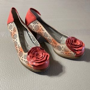 L’Artiste Carmelita pump 38